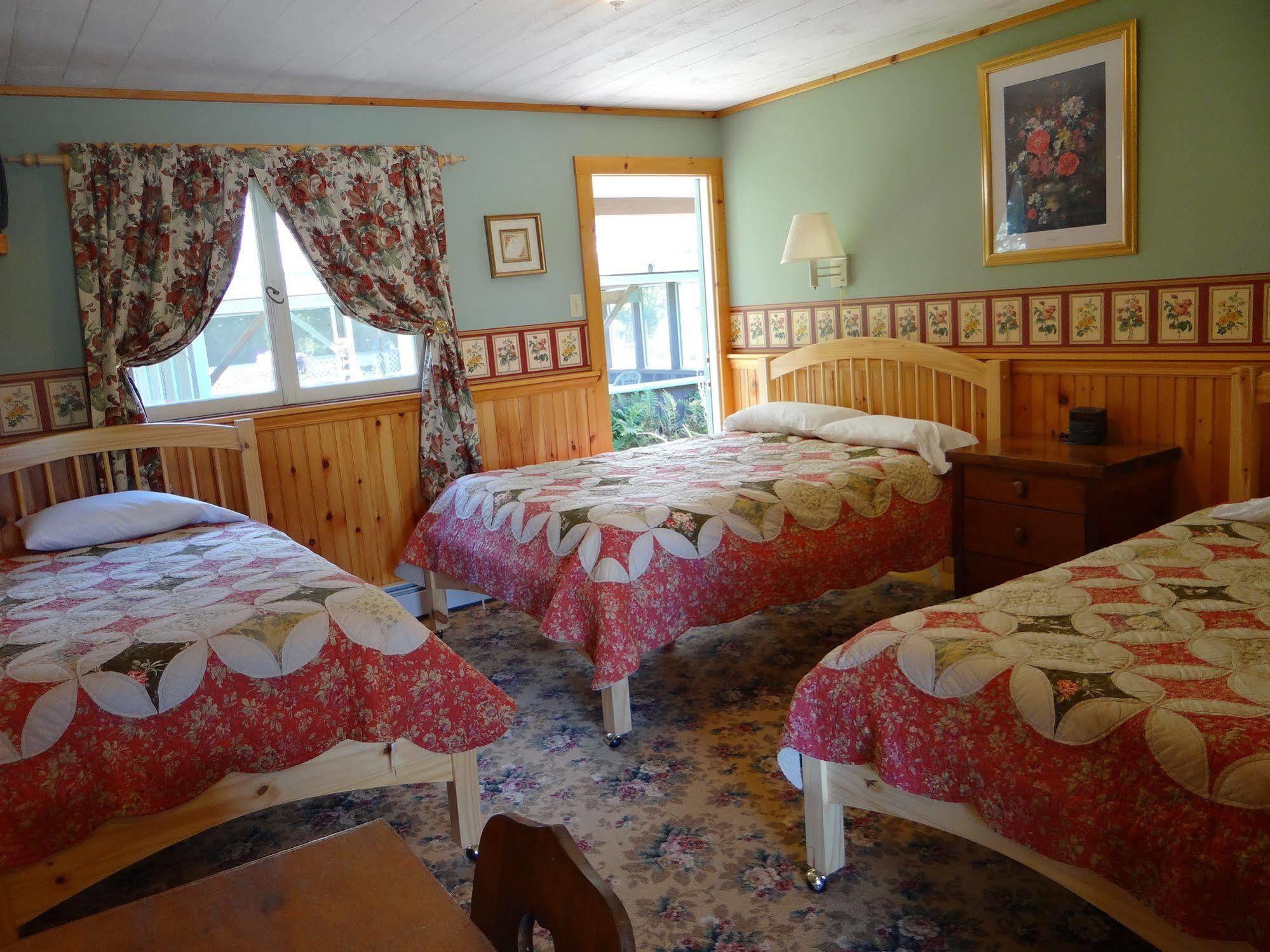Blue Gentian Lodge At Magic Mountain Londonderry Buitenkant foto