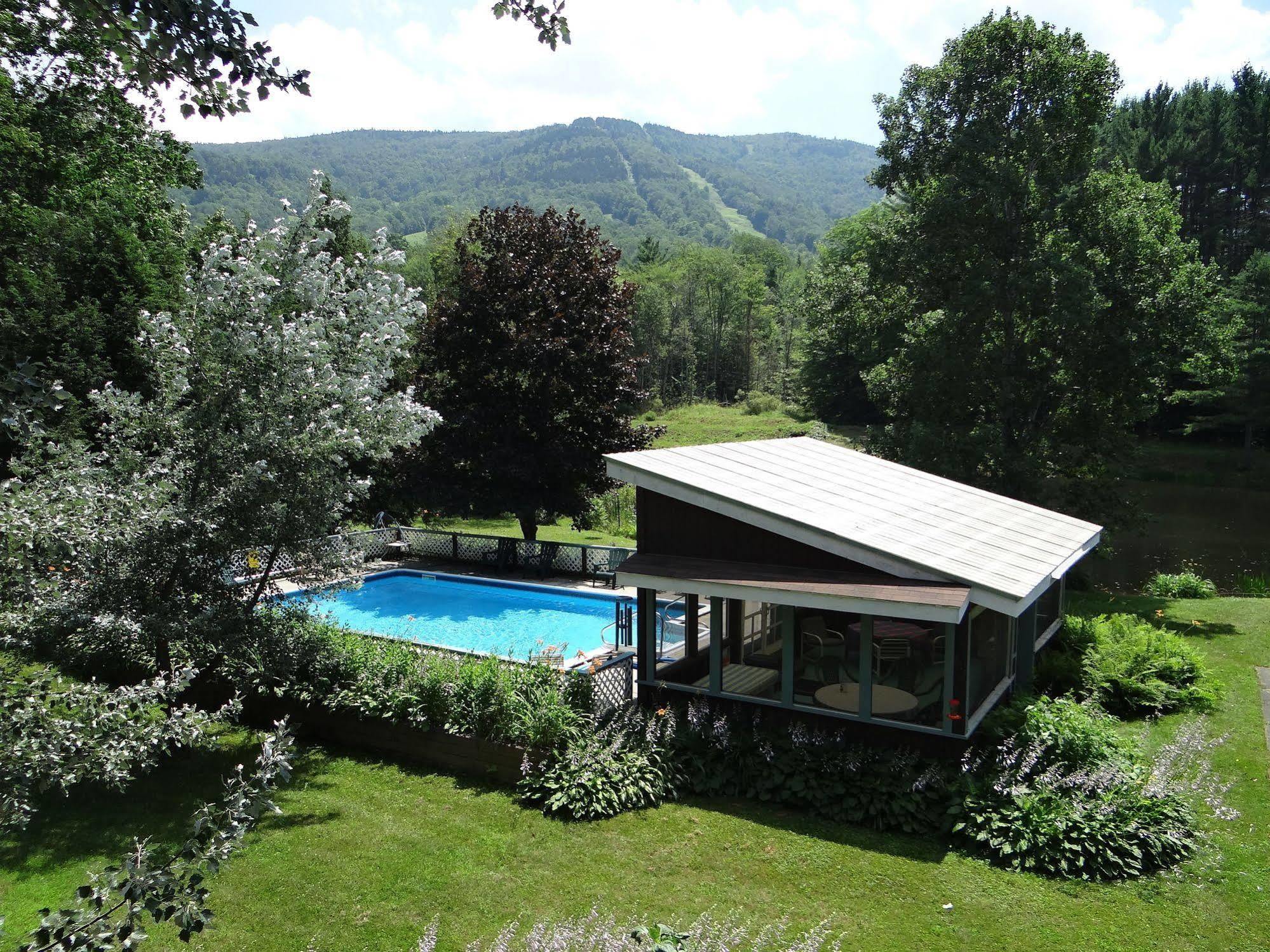 Blue Gentian Lodge At Magic Mountain Londonderry Buitenkant foto
